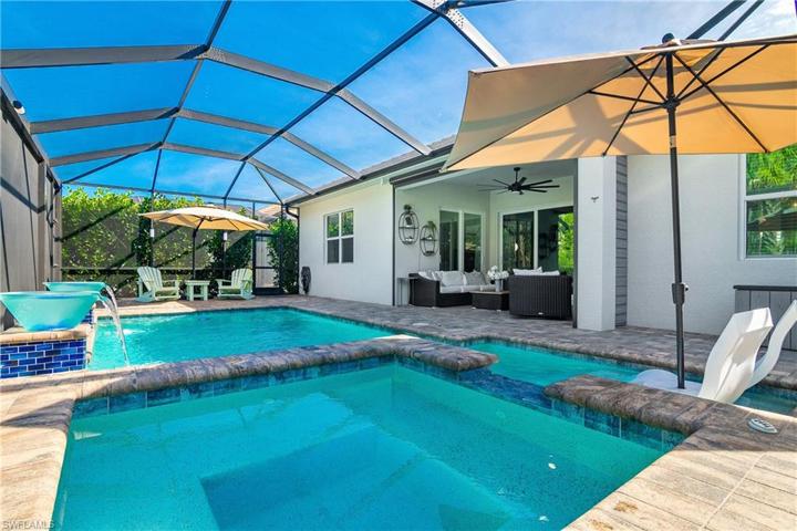 Relax at the end of a long day with a glass of wine in the heated spa. The pool is a salt water pool, heated with natural gas.