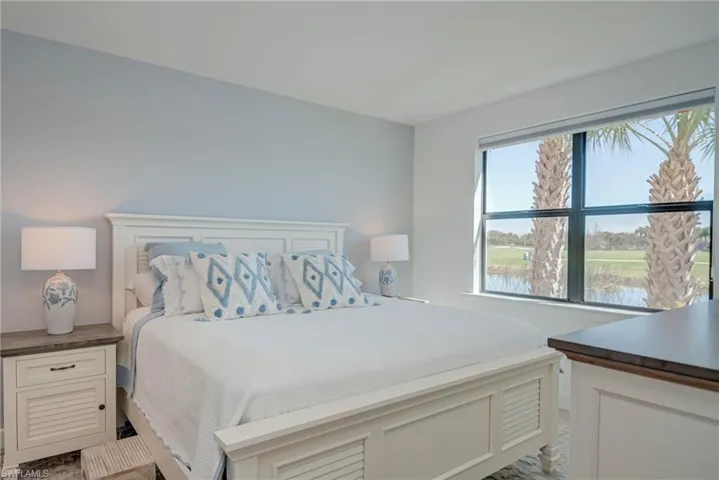 Lovely Owners' Suite overlooking lake