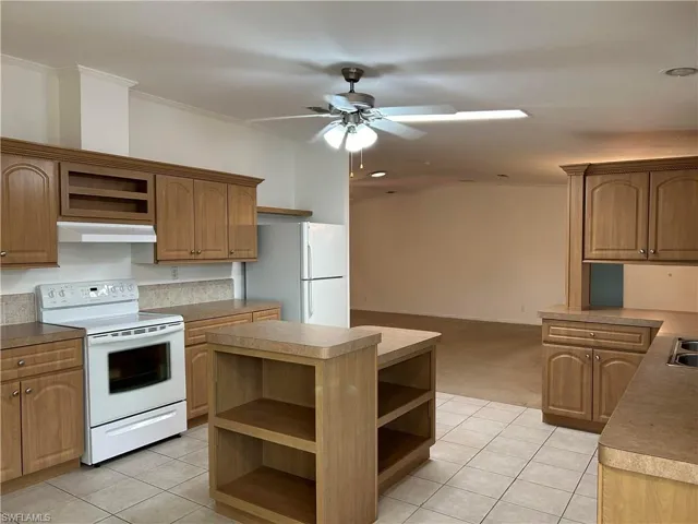 3077  Longview  LN, North Fort Myers, FL 33917