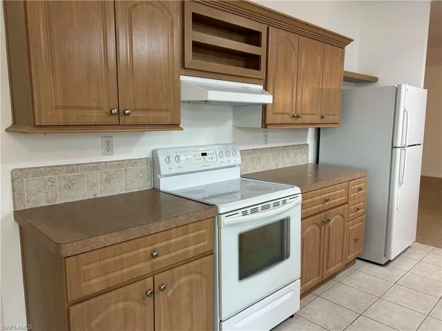 3077  Longview  LN, North Fort Myers, FL 33917