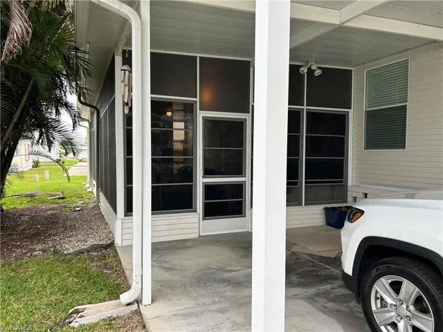 3077  Longview  LN, North Fort Myers, FL 33917