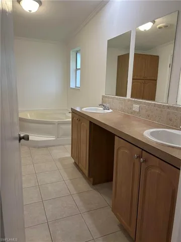 3077  Longview  LN, North Fort Myers, FL 33917