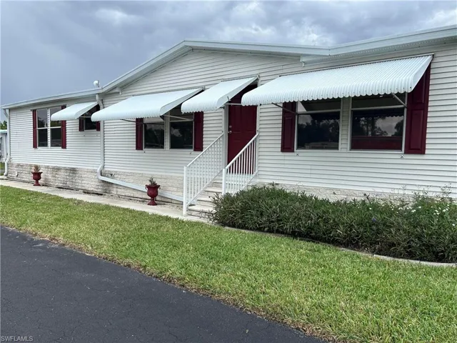3077  Longview  LN, North Fort Myers, FL 33917