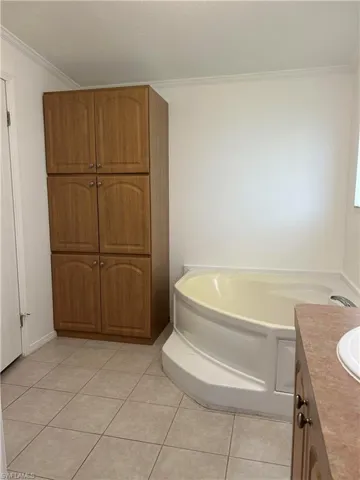 3077  Longview  LN, North Fort Myers, FL 33917