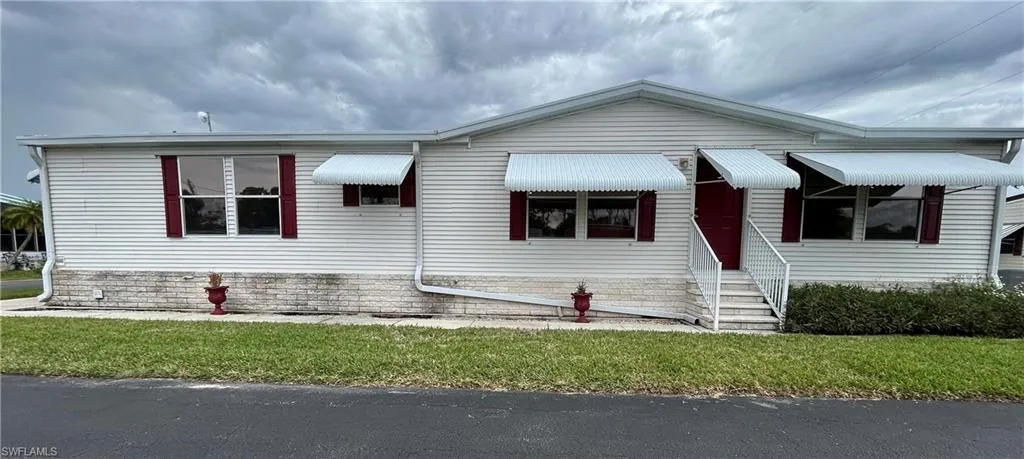 3077  Longview  LN, North Fort Myers, FL 33917