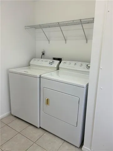 3077  Longview  LN, North Fort Myers, FL 33917