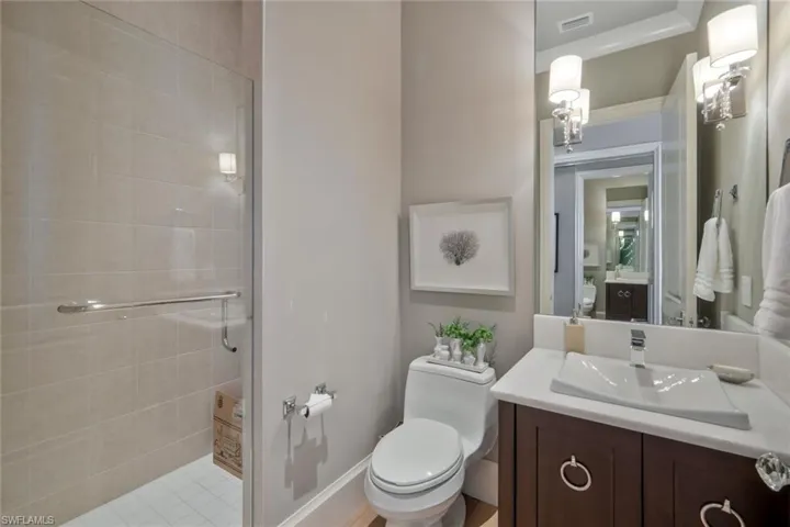 Ensuite bathroom.