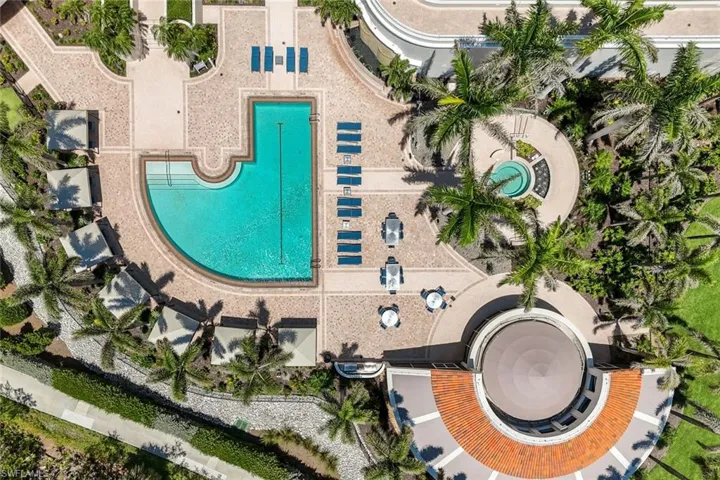 Overhead view of pool - notice the lap lane!