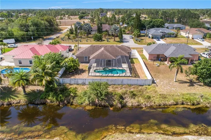 Birds eye view of property featuring a residential view