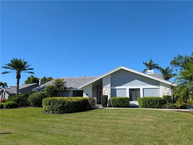 Front elevation of this Fiddlesticks home which is just steps to the clubhouse.