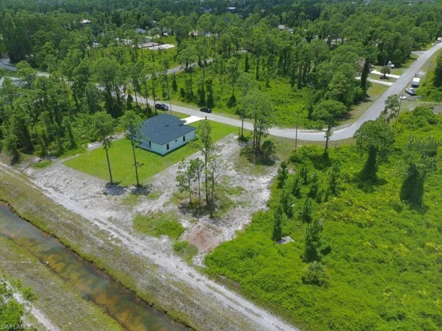 761 Pinecastle Dr, Lehigh Acres, Florida 33974