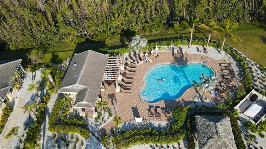 Additional more intimate Pool and Grilling area