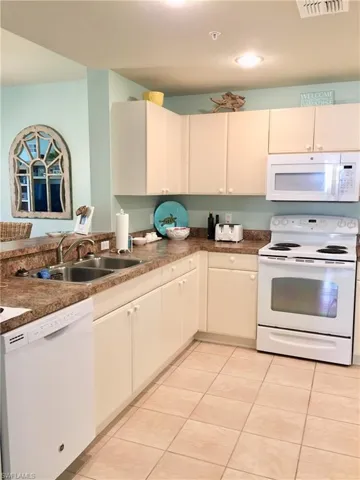 3017  Driftwood  WAY, Naples, FL 34109