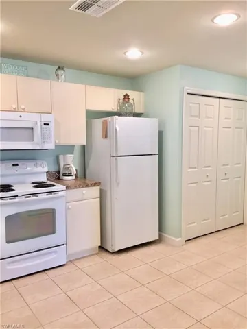 3017  Driftwood  WAY, Naples, FL 34109