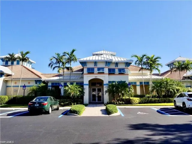 3017  Driftwood  WAY, Naples, FL 34109