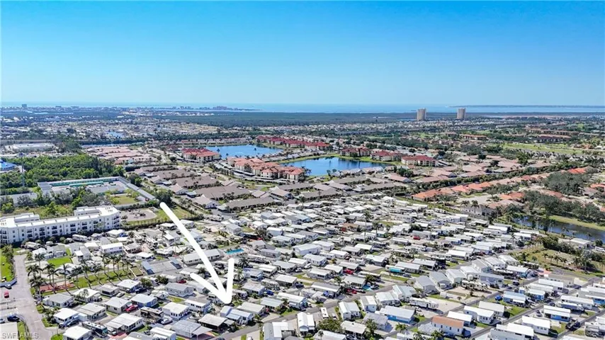 Drone / aerial view of Holiday Condo