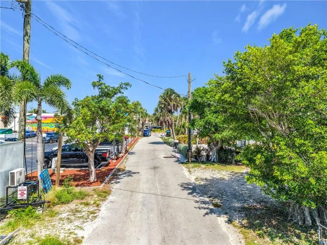 1339 Santos Rd, Fort Myers Beach, Florida 33931