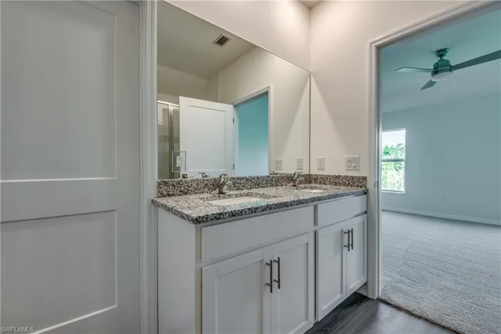 Primary bathroom - Dual sinks & granite countertops