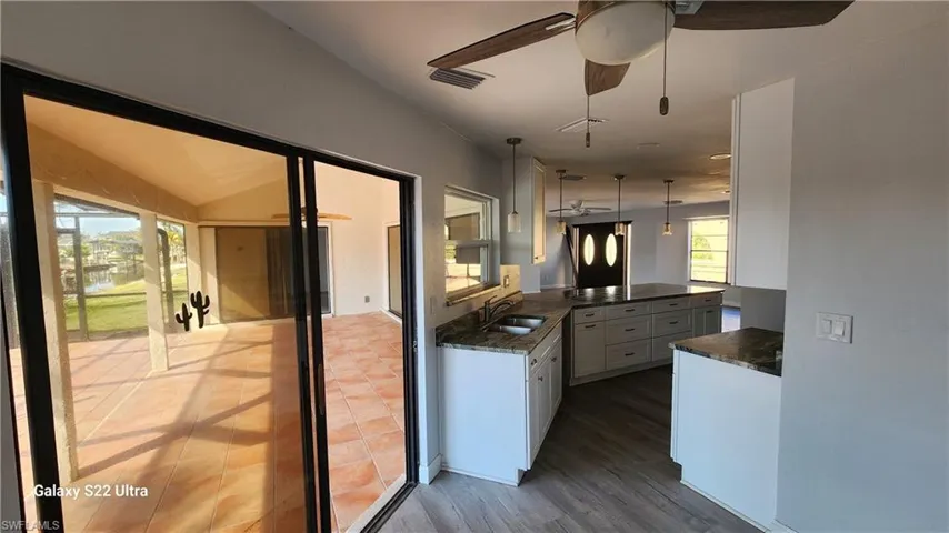 Eat-in Kitchen with Lanai Access!