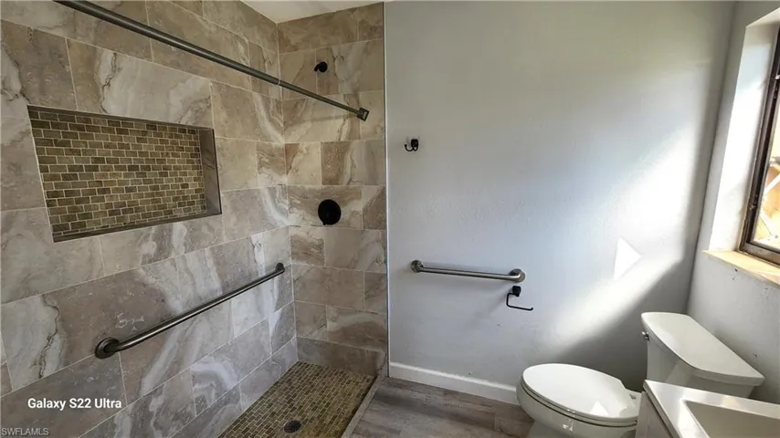 Master Bath with Tiled Shower!