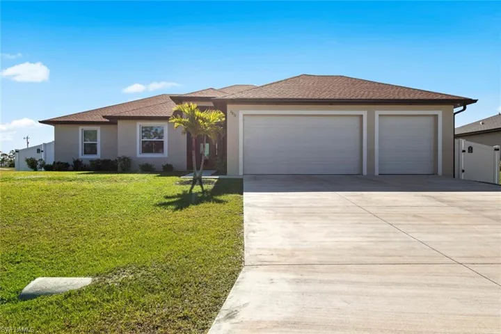 View of front of home featuring a garage and a front yard