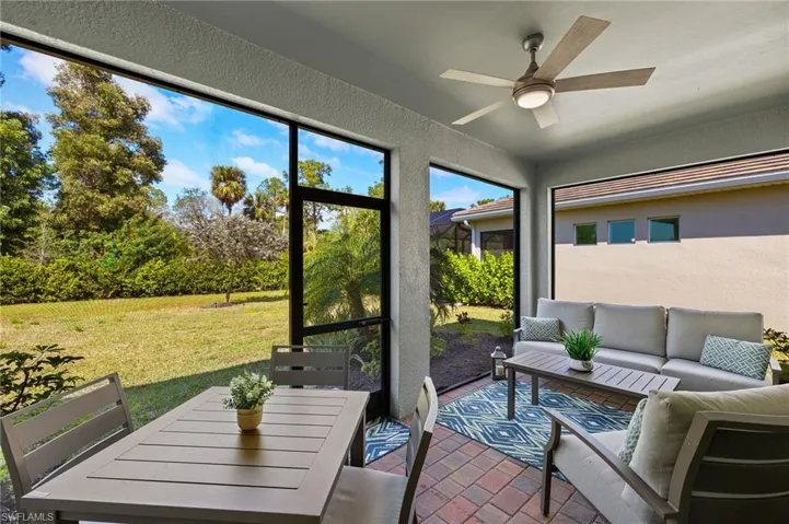 Sunroom with ceiling fan
