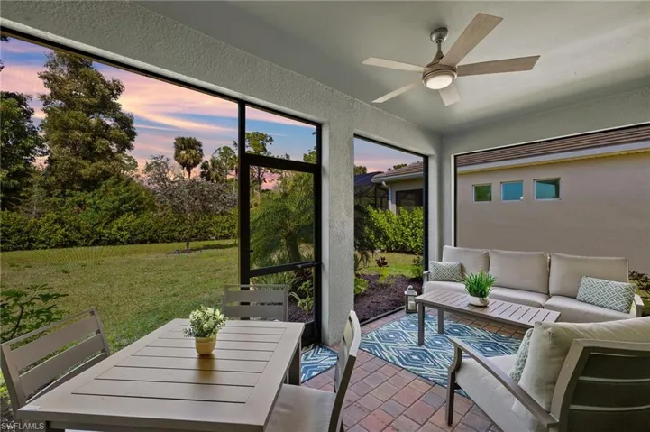 Sunroom with ceiling fan