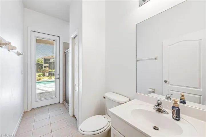 Full Guest / Pool Bath