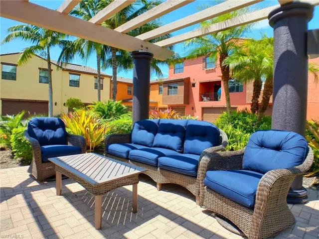 9055  Capistrano N ST, Naples, FL 34113