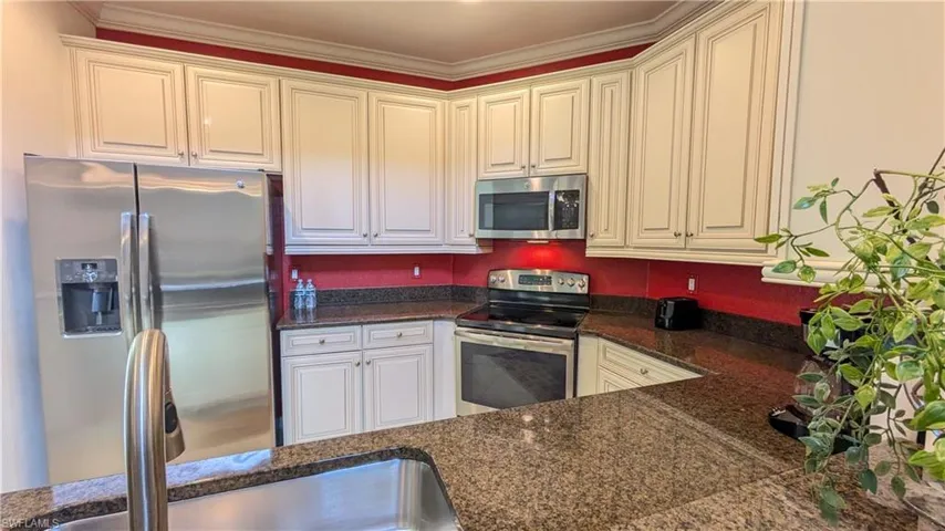 9055  Capistrano N ST, Naples, FL 34113