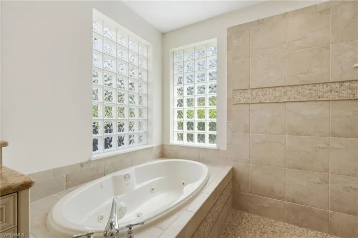 2886 Castillo Ct 101, Naples, Florida 34109