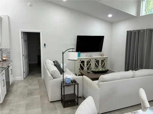 16126 Kelly Woods Dr, Fort Myers, Florida 33908