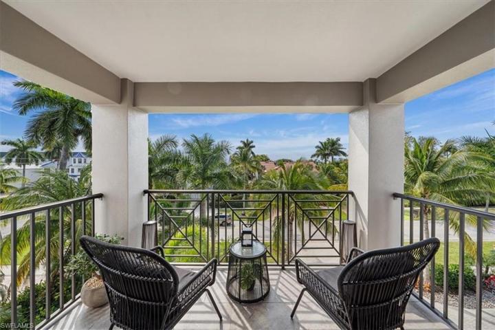 985  8th S AVE, Naples, FL 34102