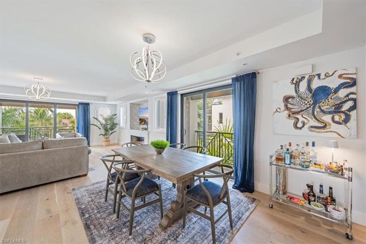 985  8th S AVE, Naples, FL 34102