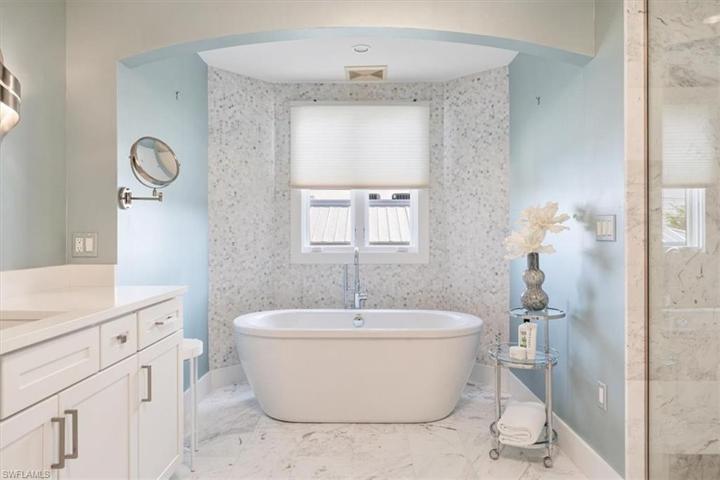 985  8th S AVE, Naples, FL 34102