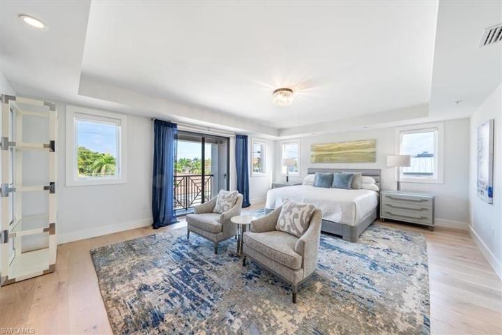 985  8th S AVE, Naples, FL 34102
