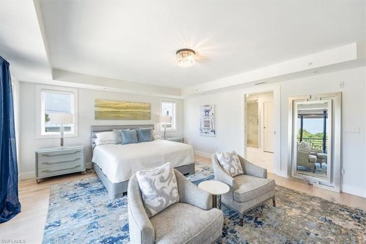 985  8th S AVE, Naples, FL 34102