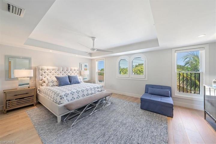 985  8th S AVE, Naples, FL 34102