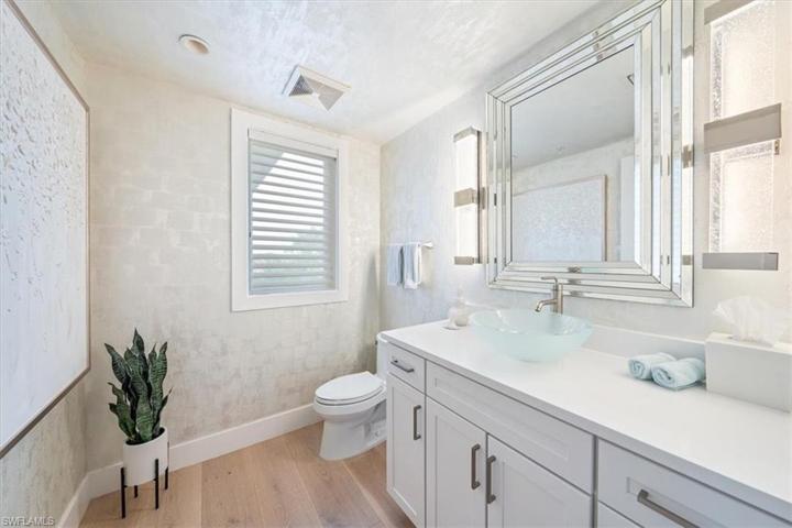 985  8th S AVE, Naples, FL 34102