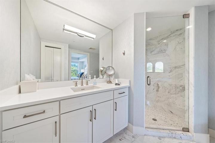 985  8th S AVE, Naples, FL 34102