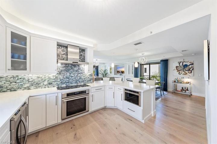 985  8th S AVE, Naples, FL 34102