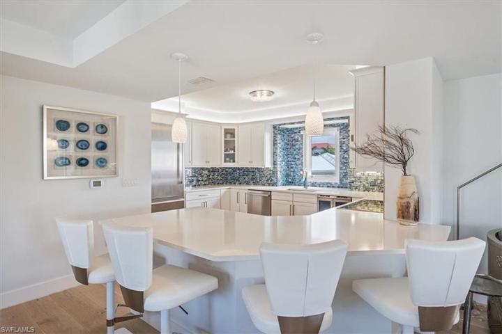 985  8th S AVE, Naples, FL 34102