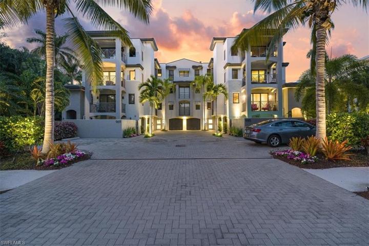 985  8th S AVE, Naples, FL 34102