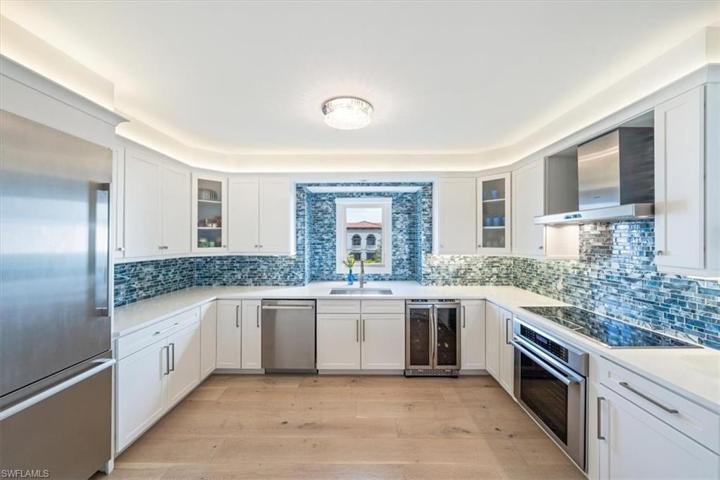 985  8th S AVE, Naples, FL 34102