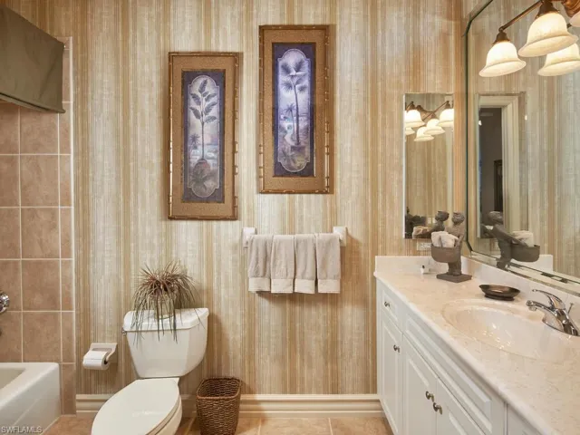 Guest bath for twin bedroom