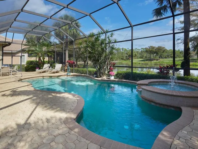 Free form lagoon pool and integrated spa