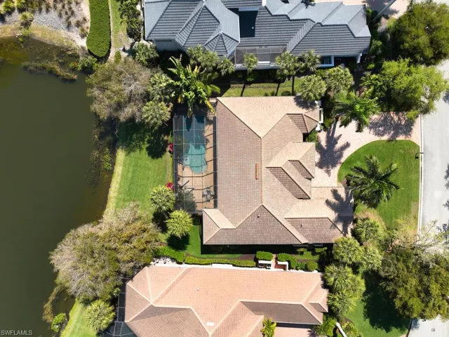 Drone shot from above...very private lanai.