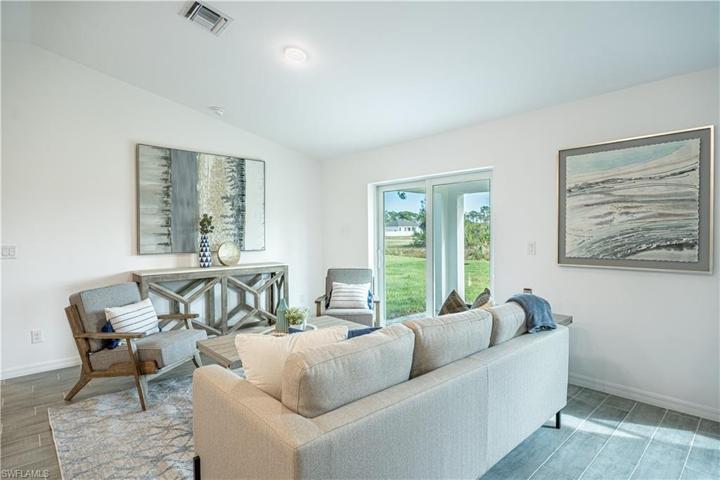 1505 NE 35th LN, CAPE CORAL FL 33909