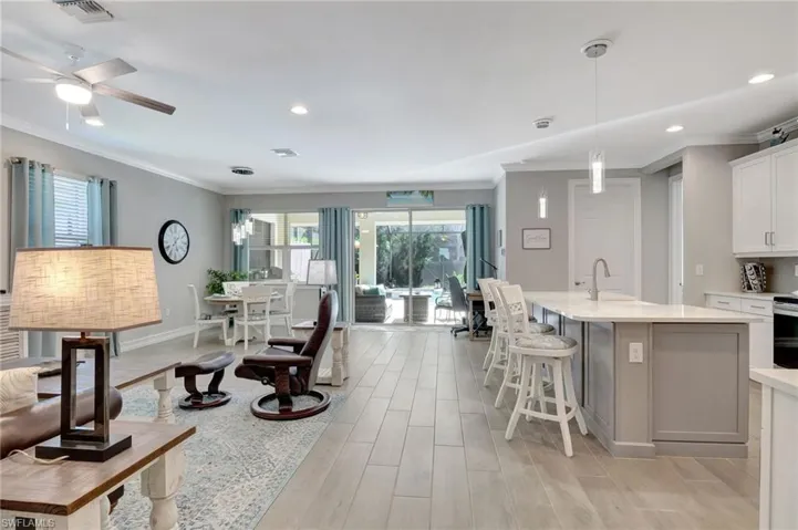 Living Room to Lanai