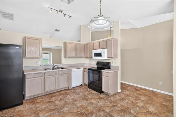 903 Se 5th Ave, Cape Coral, Florida 33990